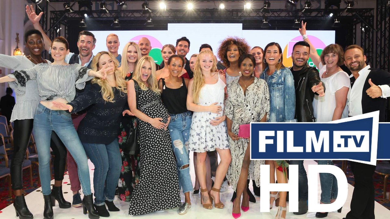 Schwangere Prominente bei Fashion Show