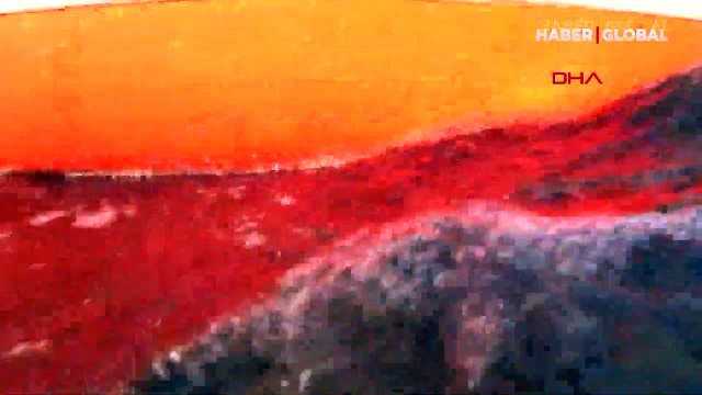 Rekortmen dalgıç Müjdat Turan boyu büyüklüğündeki akya balığını zıpkınla böyle vurdu