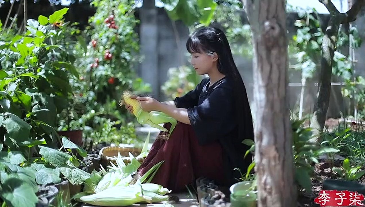 柴火慢烙出焦黄焦黄的玉米饼，香到流口水