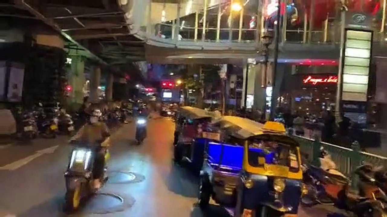 25-10-2563 ช่วงไฮไลต์สำคัญ! การชุมนุมใหญ่ กลุ่ม "คณะราษฎร 2563" ปิดแยกราชประสงค์ หลังนายกฯประกาศไม่ลาออก #ข่าวสด #ม็อบ25ตุลา