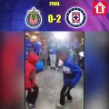 Aficionados de Cruz Azul festejando el triunfo contra Chivas