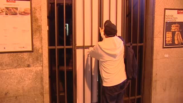 Calles vacías en la primera noche con toque de queda en toda España