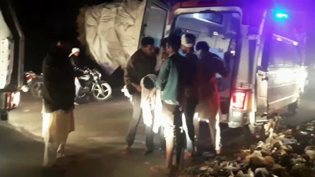 कांधला कैराना मार्ग पर पराली से भरी ट्रैक्टर-ट्राली व कार की टक्कर 4 घायल