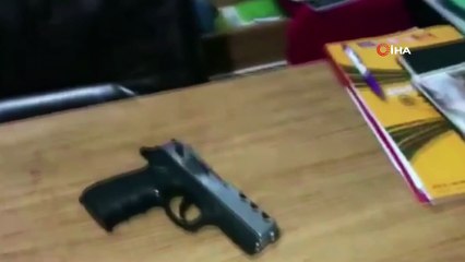 - Başakşehir’de durdurulan otomobilden silahlar çıktı