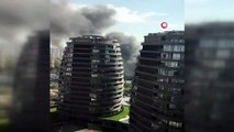 Ataköy'de bir halı sahanın prefabrik yapısında yangın çıktı. Çok sayıda itfaiye ekibi bölgeye sevk edildi. İtfaiyenin yangına müdahalesi sürüyor