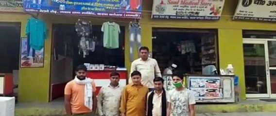 कांधला- दुकानों के बाहर कूड़ा डालने से दुकानदारों में आक्रोश