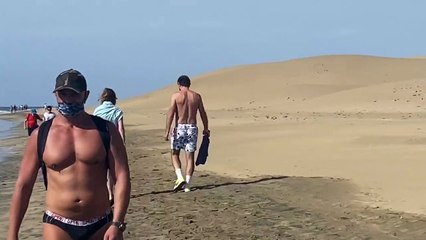 Ágatha Ruiz de la Prada  y su novio pasean su amor por Las Palmas