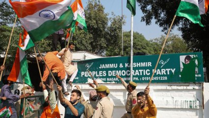 Descargar video: J&K: BJP Tiranga Yatra against Mehbooba statement on flag