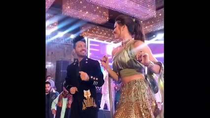 Urvashi Rautela Dance in Neha Kakkar Marriage and Haldi Video Viral