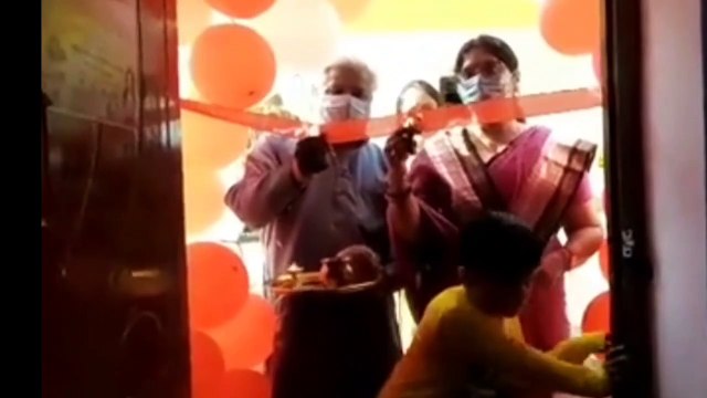 भरथना में पूर्व चेयरमैन ने हैण्डलूम नवीन प्रतिष्ठान का फीता काटकर किया शुभारंभ