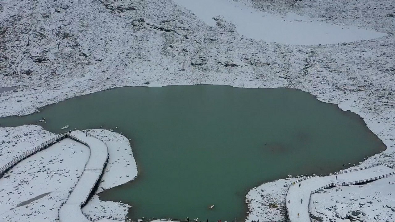 Chinese scientists cover melting glacier with quilts to slow loss linked to climate change