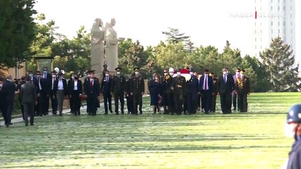 KKTC Cumhurbaşkanı Tatar Anıtkabir'i ziyaret etti