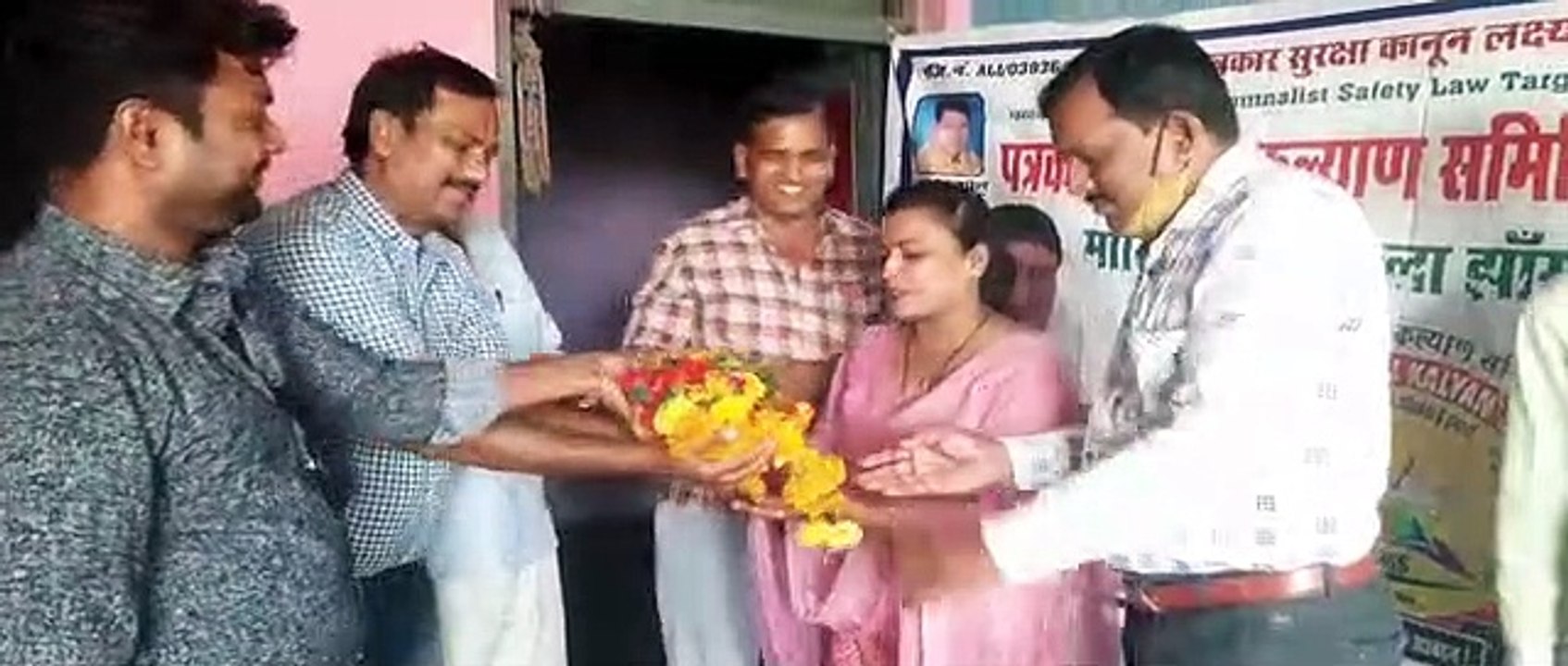 कन्या भोजन एवं दशहरा मिलन समारोह का आयोजन पत्रकार समाज कल्याण समिति के द्वारा किया गया