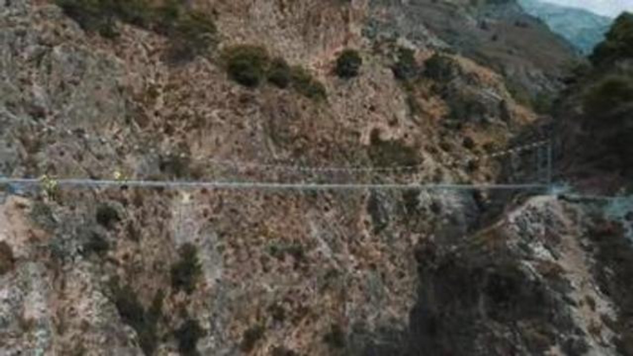 La Gran Senda de Málaga inaugura uno de los mayores puentes colgantes de España