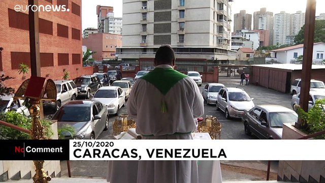 На церковной службе в Каракасе можно присутствовать, не выходя из автомобиля