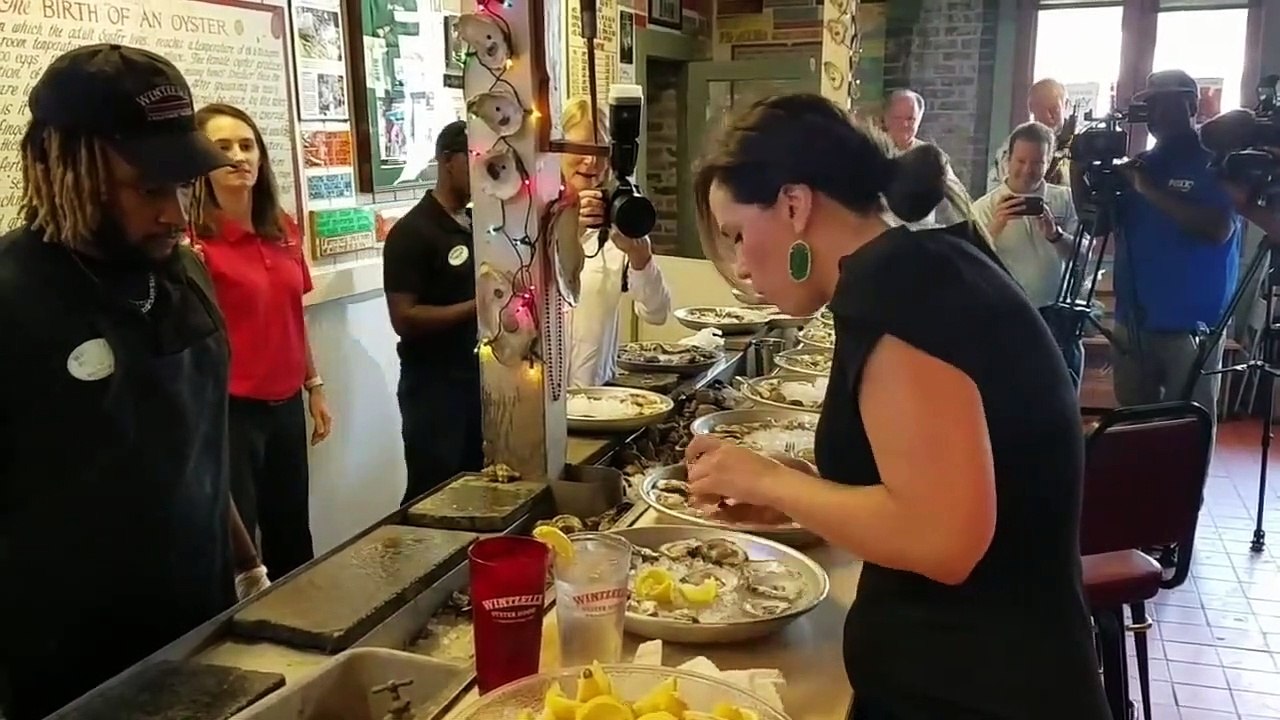 Elle mange 223 huitres en un temps record