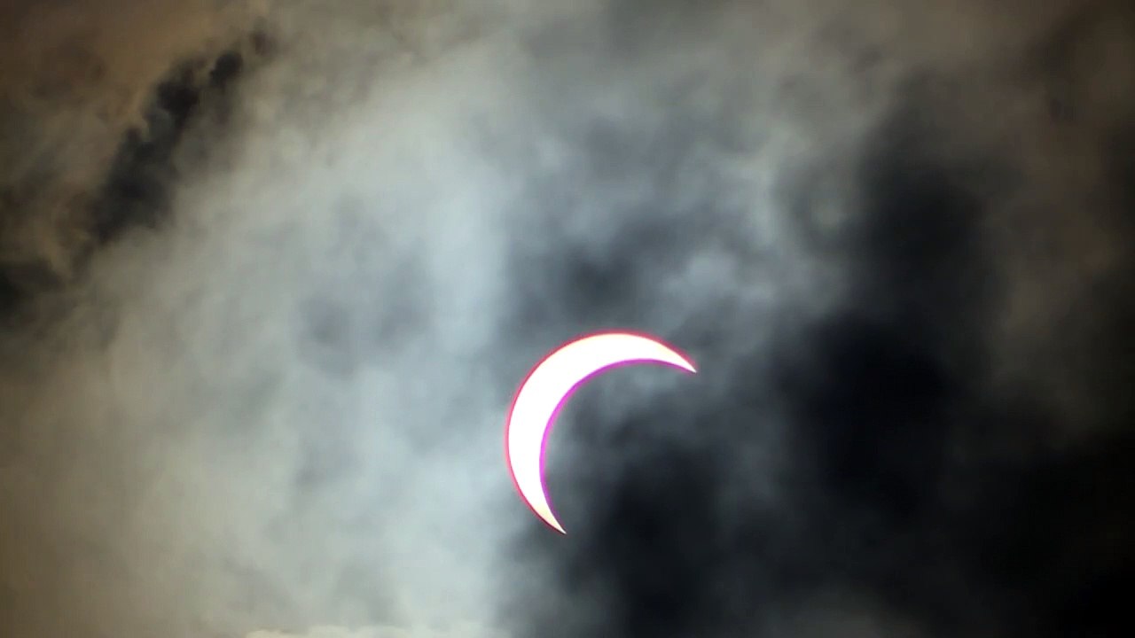 Microcrateras guardam água na Lua
