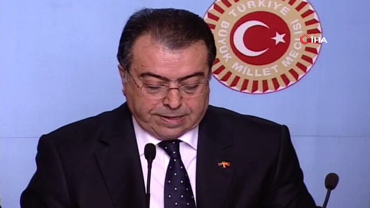 Geçirdiği beyin kanaması nedeniyle kaldırıldığı hastanede tedavi gören eski Sağlık Bakanlarından Osman Durmuş, 73 yaşında hayatını kaybetti.