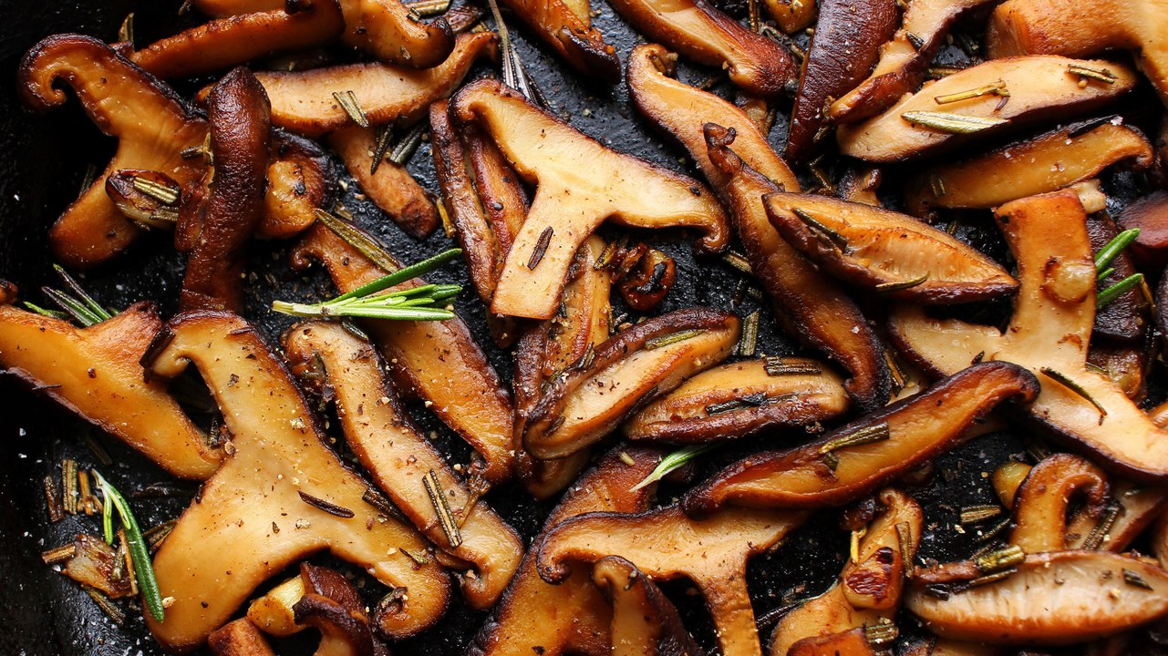 Sautéed Garlic Rosemary Mushrooms Are Super Easy-Going