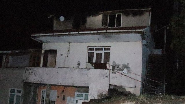 Çatı katı yangınında anne öldü, oğlu yaralandı