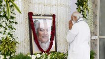 PM Narendra Modi pays last respect to Keshubhai Patel