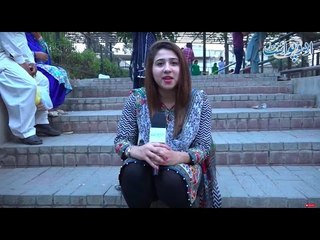 Dark Room Main Pehle Mom Batti Jalayeen Gey Ya Laaltain?