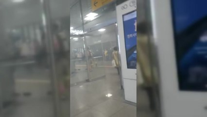 서울 지하철 회기역 에스컬레이터 공사 중 화재...한때 운행 차질 / YTN