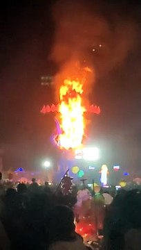 कालापीपल में 25 फीट ऊंचे रावण के पुतले का किया दहन