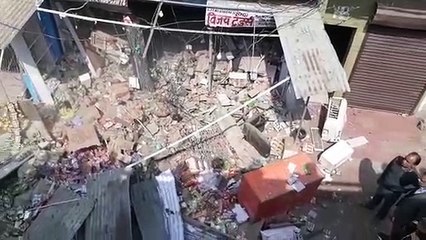 आलमनगर में गैस सिलेंडर फटने से लगी भीषण आग