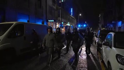 شاهد: اشتباكات عنيفة بين الشرطة الإيطالية ومتظاهرين رافضين لتدابير مكافحة كورونا