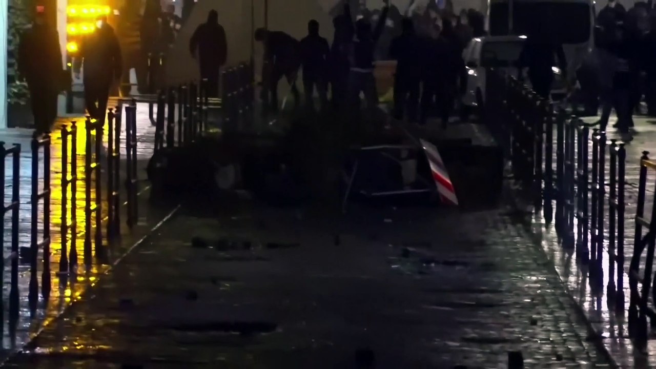 Az új járványügyi intézkedések ellen tüntettek több olasz városban