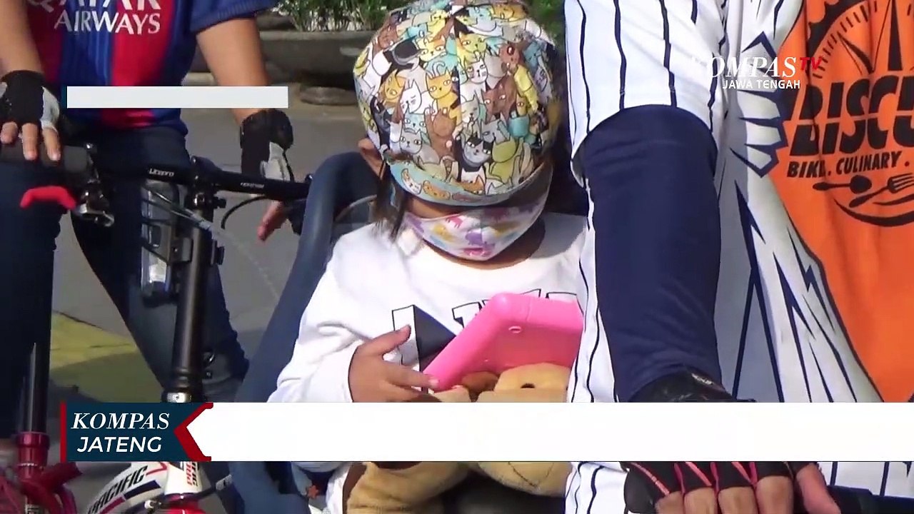 Baru Diresmikan, Jalur Sepeda Dipakai Untuk Parkir Mobil