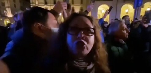Covid: Manifestazione a Torino, Le ambulanze girano a vuoto