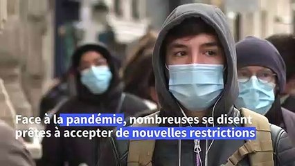 Covid: les files d'attentes s'allongent devant les centres de test