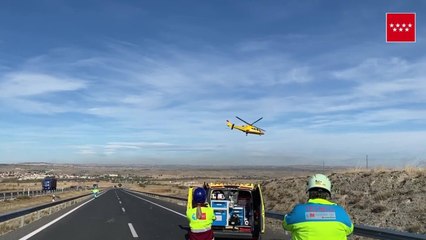 Grave un hombre al quedar atrapado en su coche