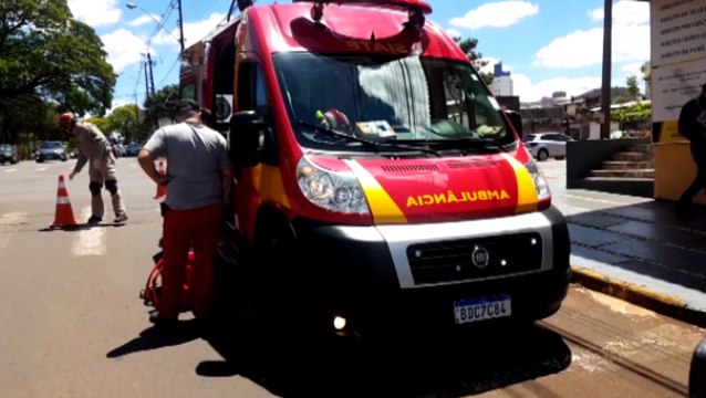 Jovem tem suspeita de fratura após se envolver em colisão entra carro e moto