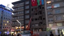 Taksim’de 29 Ekim Cumhuriyet Bayramı öncesi hem Türk hem de Azerbaycan bayrağı asıldı
