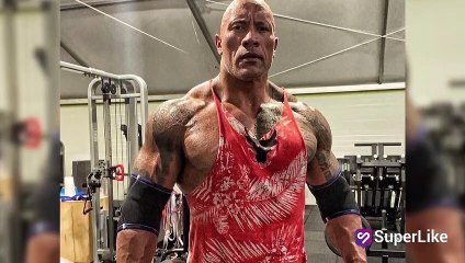 Con sangre en su rostro, Dwayne Jhonson anuncia que fue vencido por una cadena