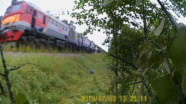 Un conducteur de train pris en flag en train de jeter des bidons d'essence à des complices