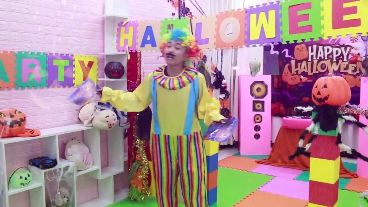 Suri & Annie Pretend Play Halloween Costume Party for Kids