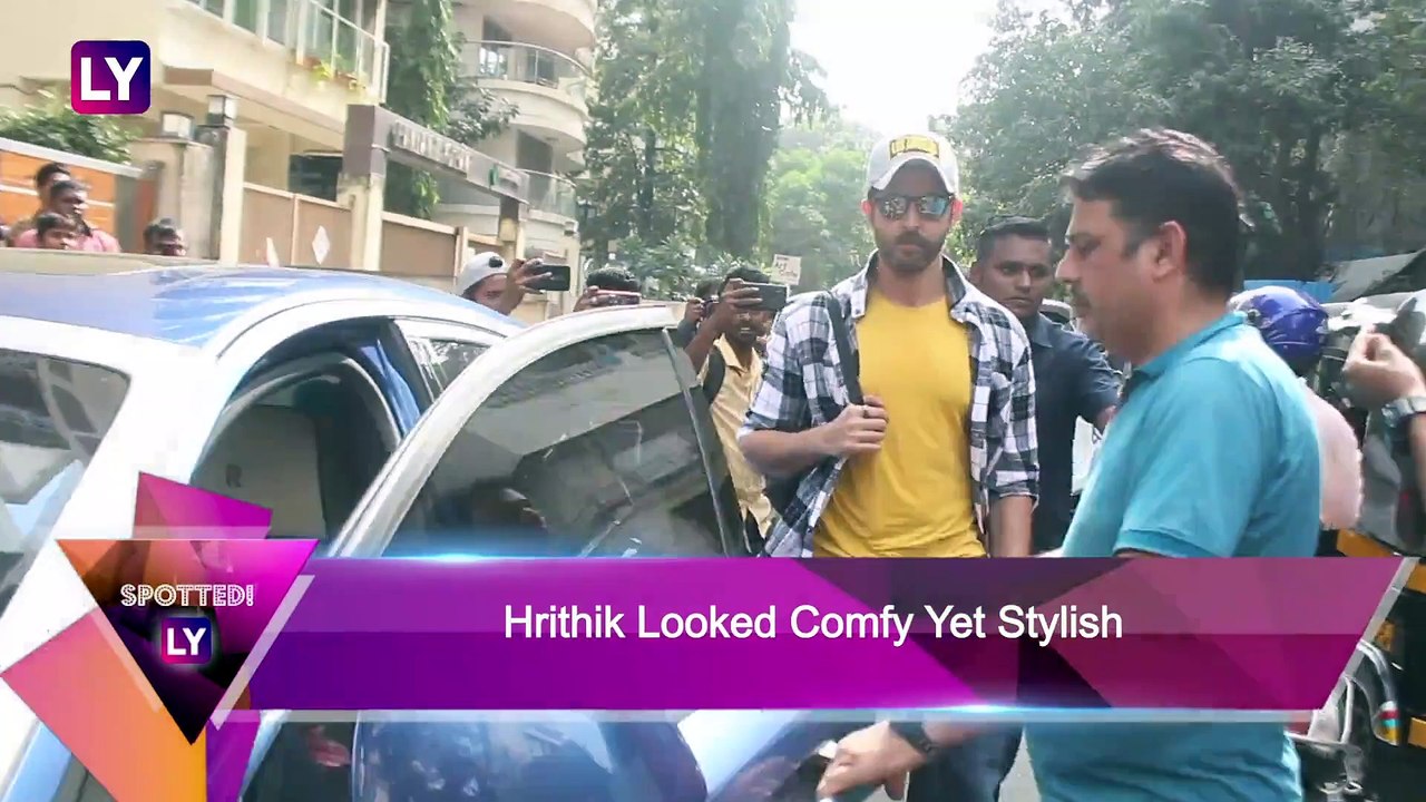 Akshay Kumar, Hrithik Roshan, Alia Bhatt, Janhvi Kapoor & Others Seen In The City | Celebs Spotted