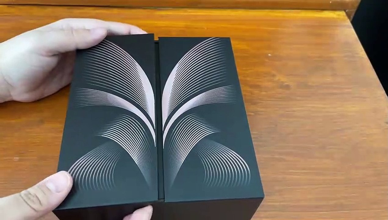 Galaxy Z Fold2 - Unboxing