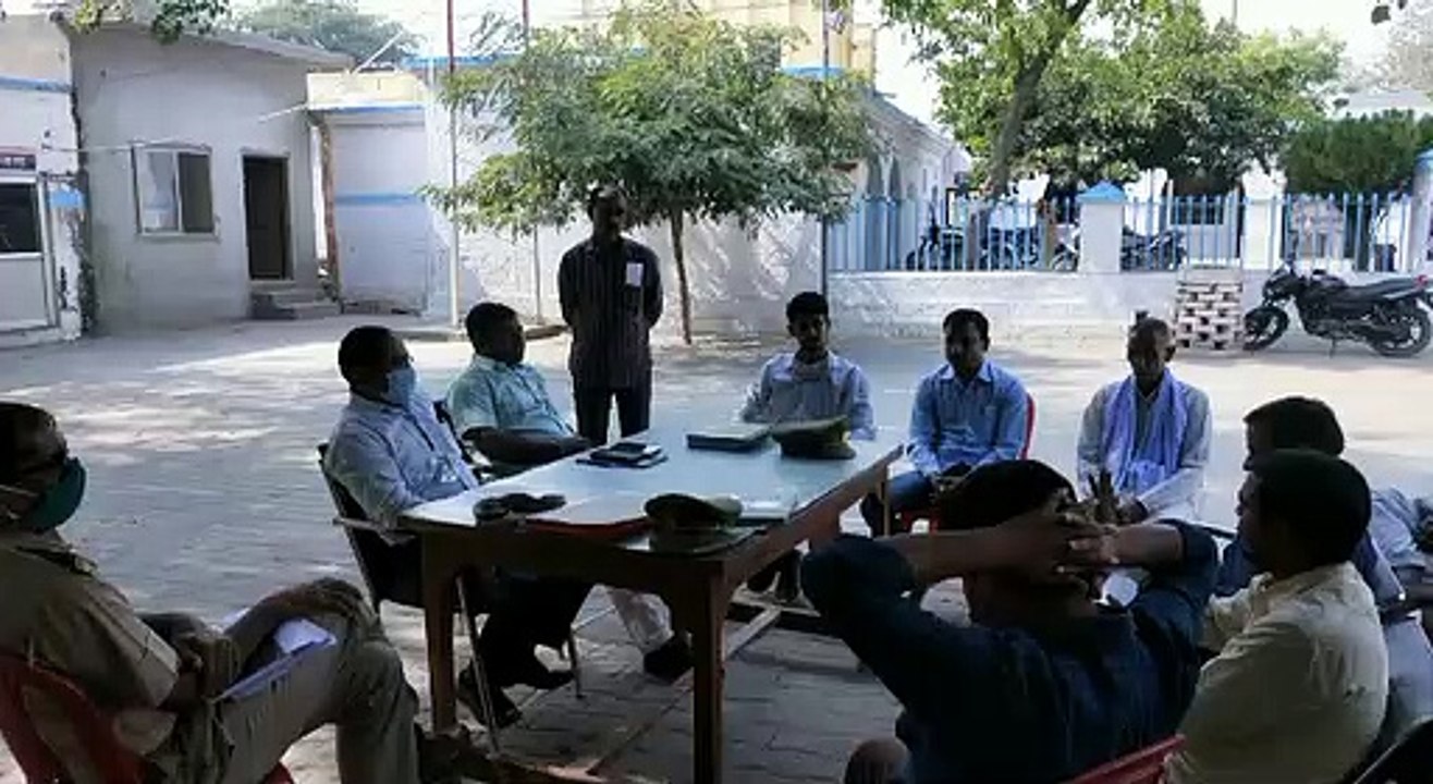 ईओ ने नगर की सफाई व्यवस्था और दुरुस्त करने के सफाई नायक को दिए निर्देश