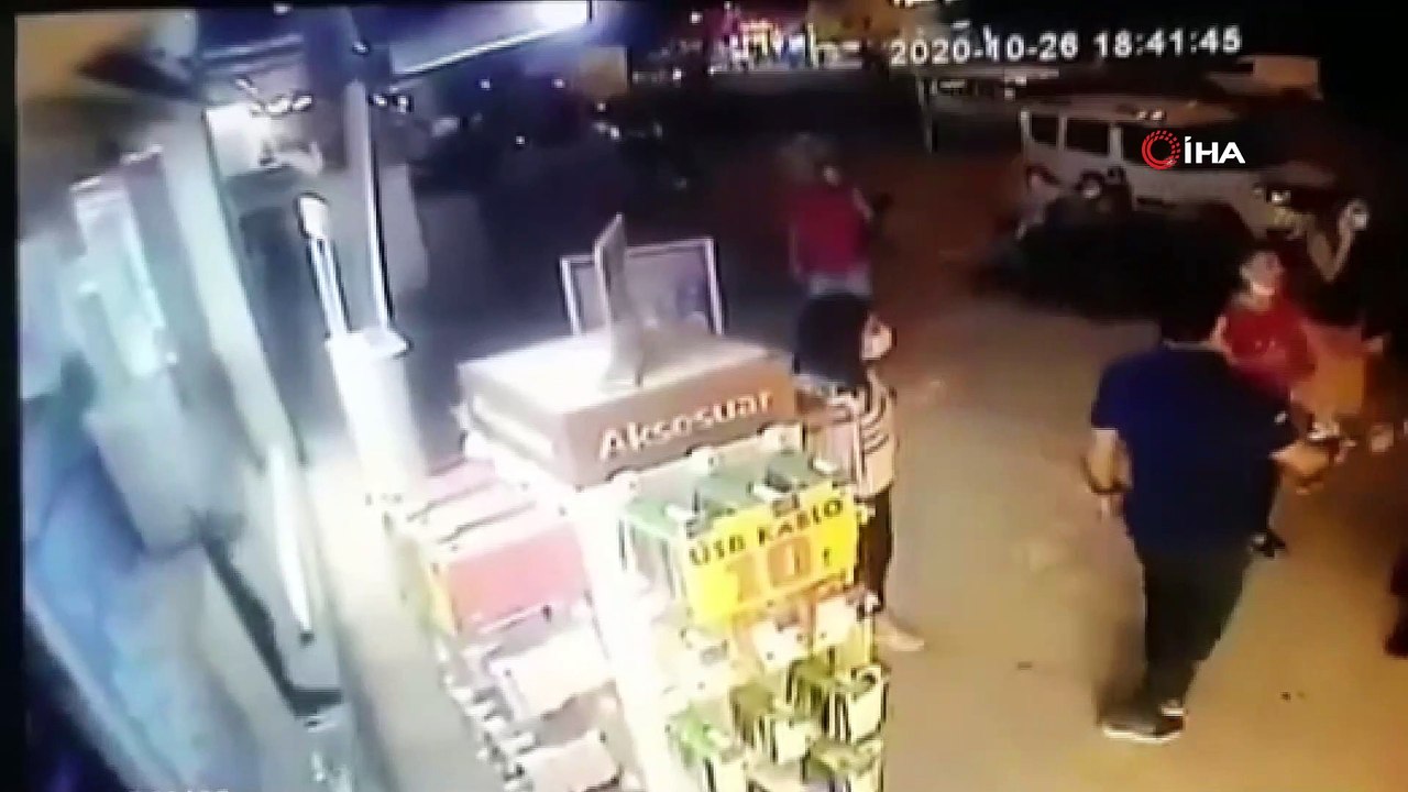 İşitme engelli adama cadde ortasında feci dayak kamerada