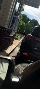 Karen screams at dunkin donuts employee and gets a face full of iced coffee