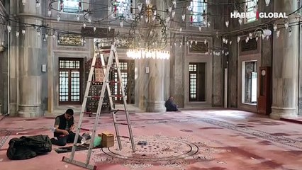 Laleli Camii'nde ampul tartışması! İlber Ortaylı da tepki gösterdi