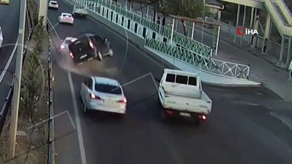 - Elazığ ve Bingöl’de trafik kazaları kameraya yansıdı