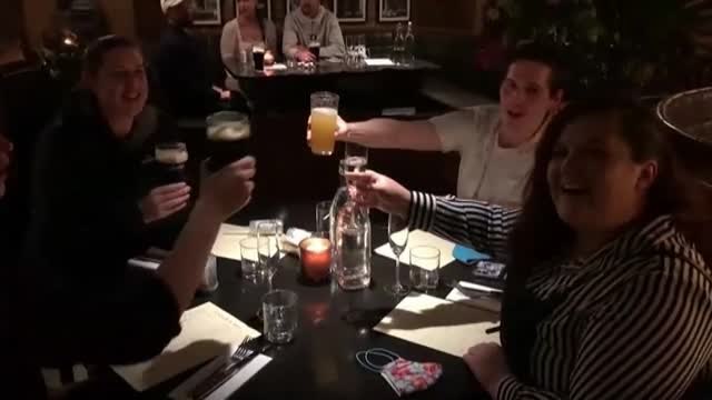 Melbourne celebra el fin de un duro confinamiento de tres meses en la segunda ola