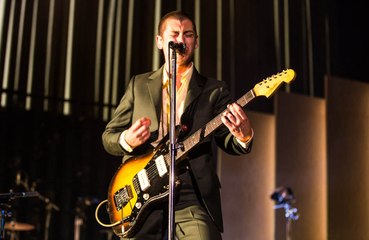 Arctic Monkeys are releasing a live album in aid of War Child.