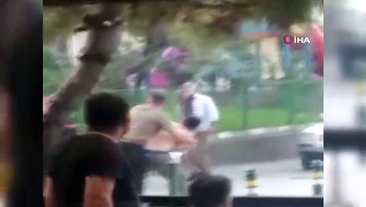 İki grup arasında çıkan kavgada ortalık savaş alanına döndü, o anlar kameraya böyle yansıdı
